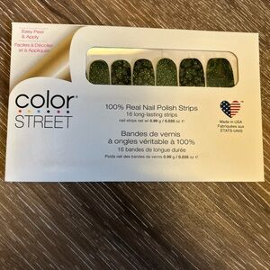 ❤️Color Street Sparkling Green shamrockin’ & Rollin’ Nail Strips